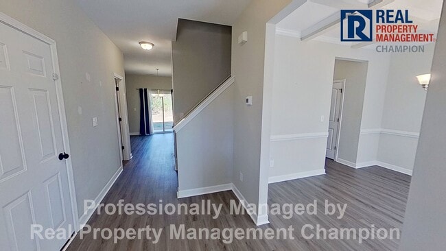 Building Photo - Spacious 3 BD/2.5 BA Home with Office Featuring Open Floorplan