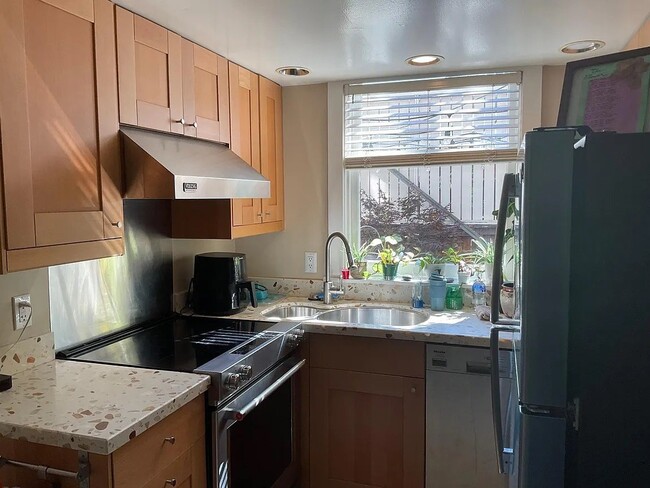 Foto del edificio - 2252 Jones St