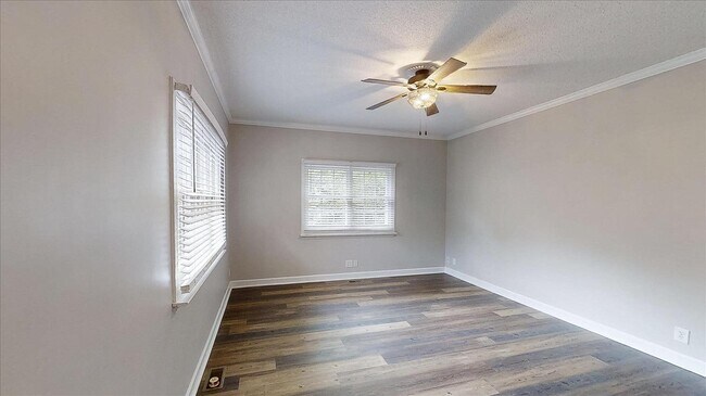 Building Photo - 554 Argyll Dr