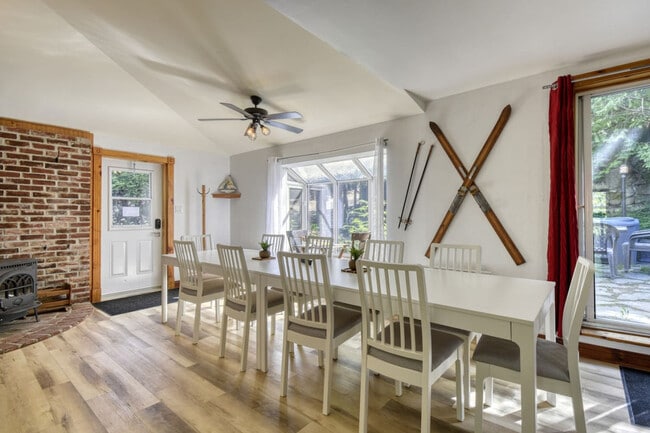 Building Photo - 1690 Rue Principale