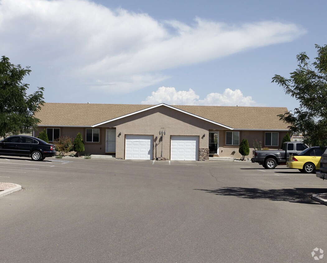 Building Photo - 1069-1073 E Saxony Dr