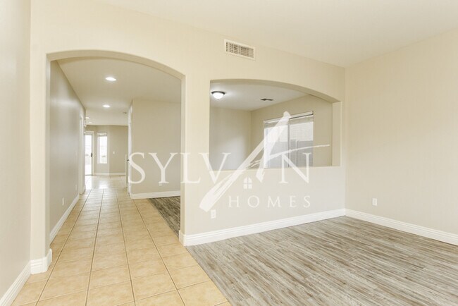 Building Photo - The living is easy in this lovely 4 bedroom