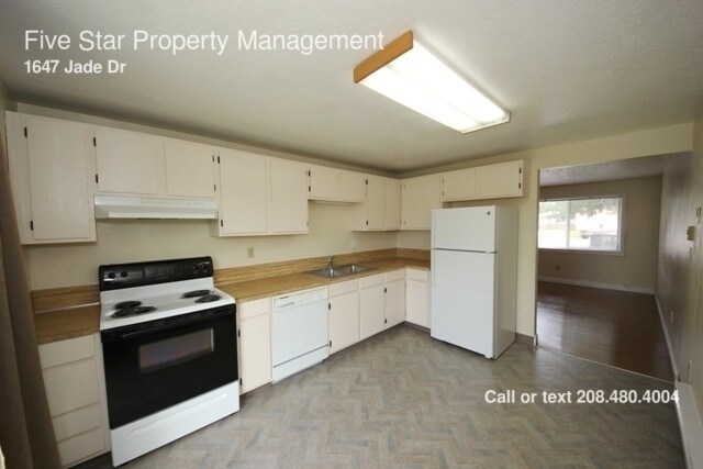 Building Photo - 1647 Jade Dr