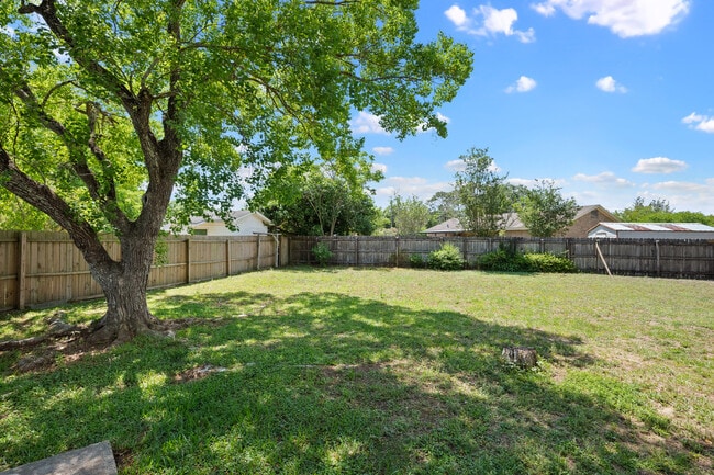 Building Photo - 5719 Ventura Ln