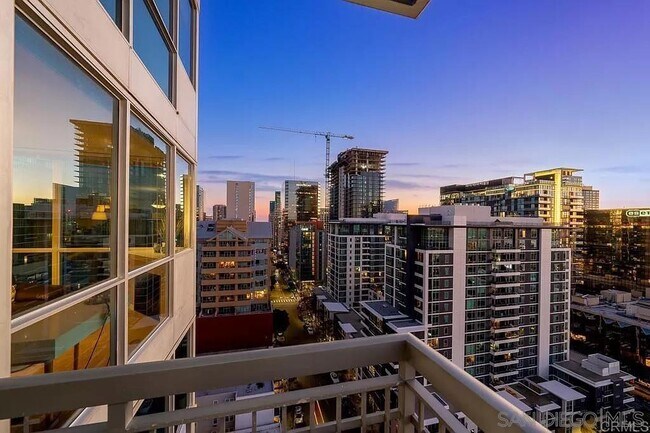 Foto del edificio - 300 W Beech St