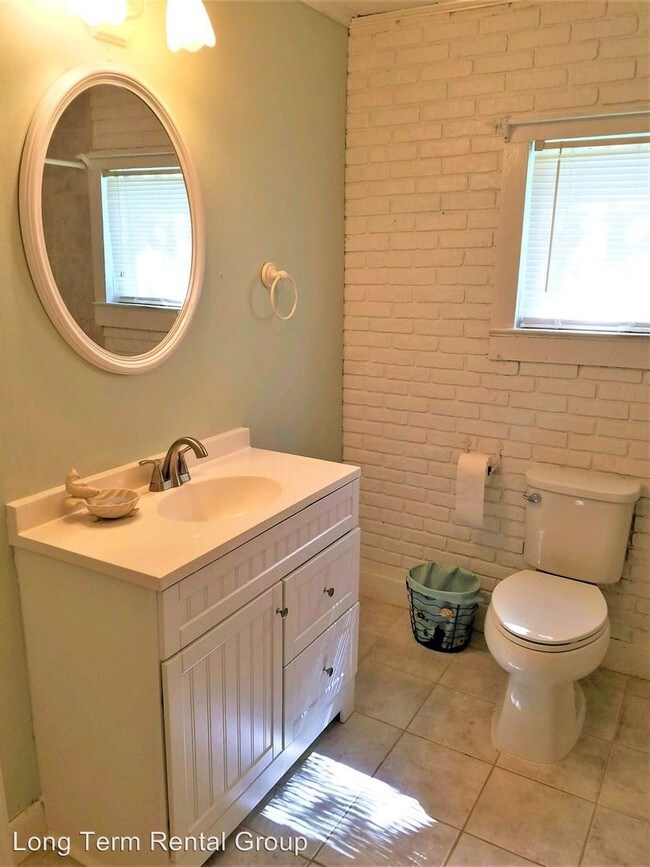 Building Photo - 3 br, 1.5 bath House - 26144 Garrett Lane