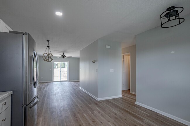 Building Photo - 1312A Farmingdale Dr
