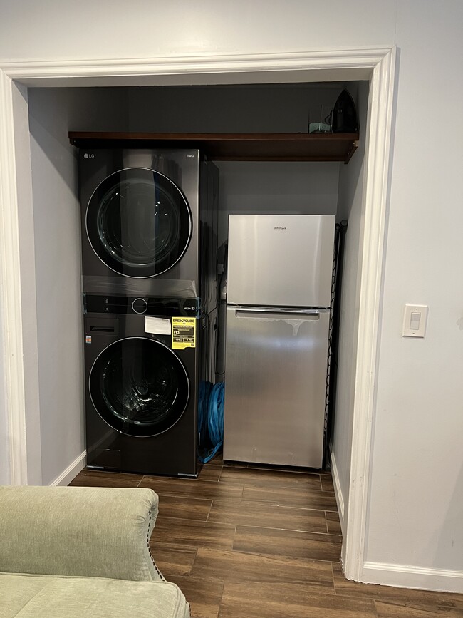 Building Photo - 10725 Westminster Ave