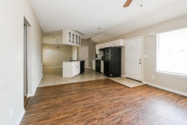 Foto del edificio - 5230 Bucksport Ln
