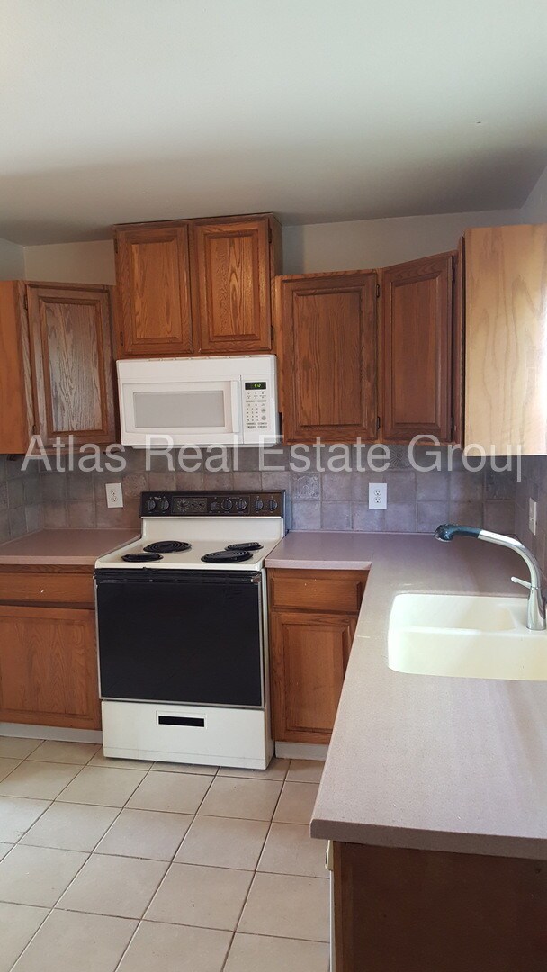 Building Photo - 5521 Xanadu St