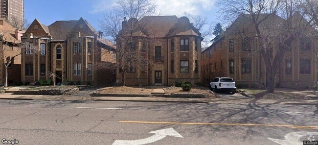 Building Photo - 322 S Hanley Rd