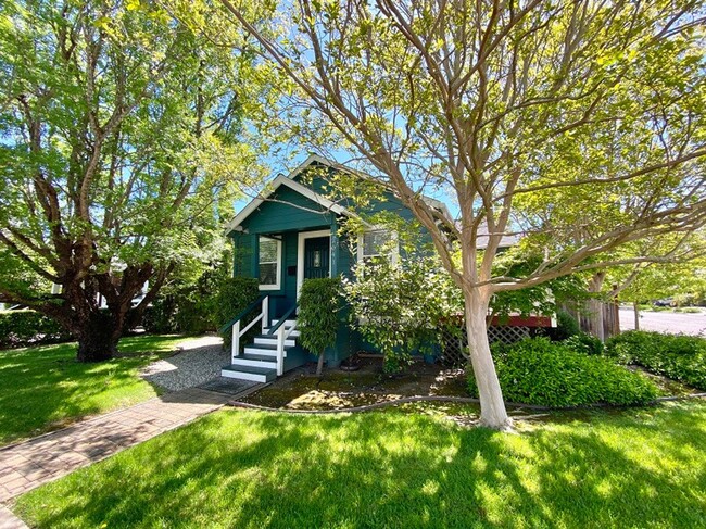 Building Photo - Charming Two Bedroom Napa Home for Rent – ...
