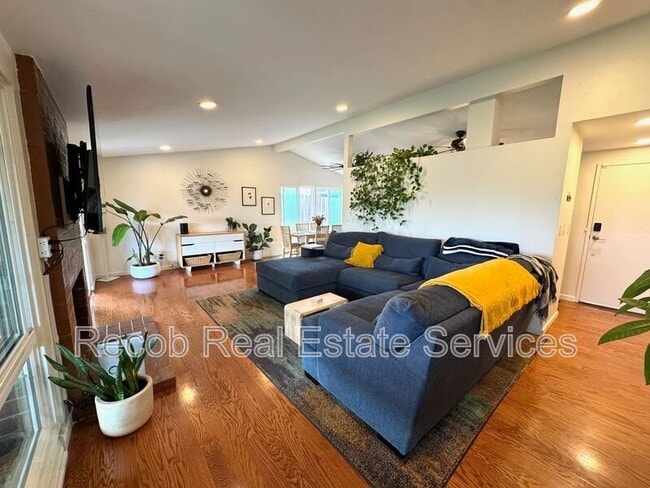 Foto del edificio - 3452 Lockwood Dr