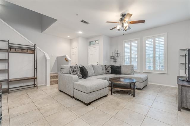 Foto del edificio - 2244 Stoneleigh Pl