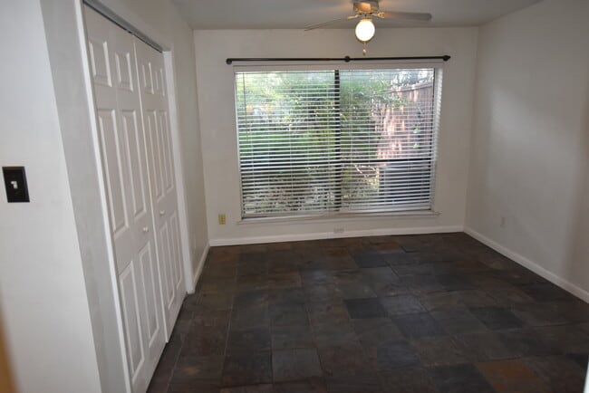 Foto del edificio - 6718 Eastridge Dr