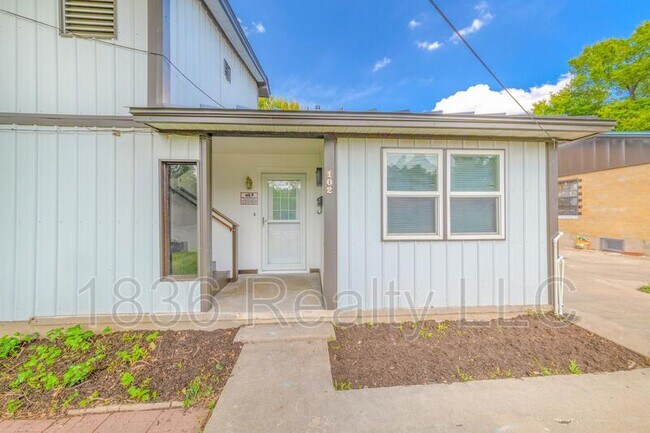 Foto del edificio - 102 E 52nd St