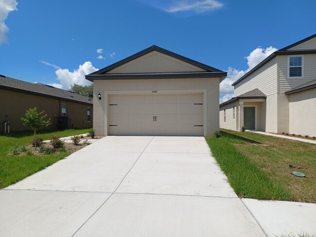 Building Photo - Newer Build 3 bedroom + bonus room 2.5 Bat...