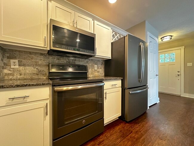 Building Photo - 373 Atherton Dr