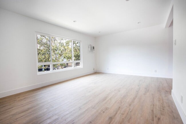 Interior Photo - 1040 S Genesee Ave