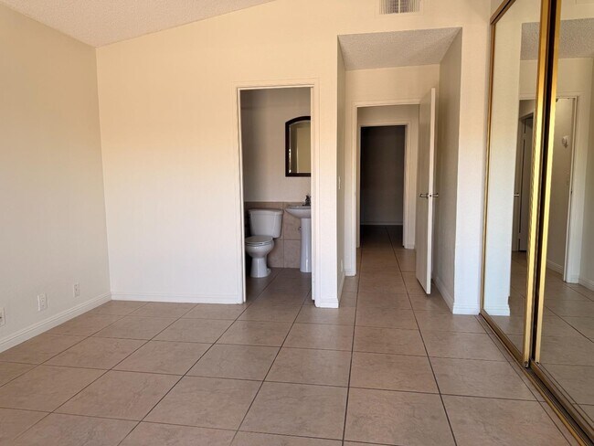 Foto del edificio - 74-118 Catalina Way - 74-118