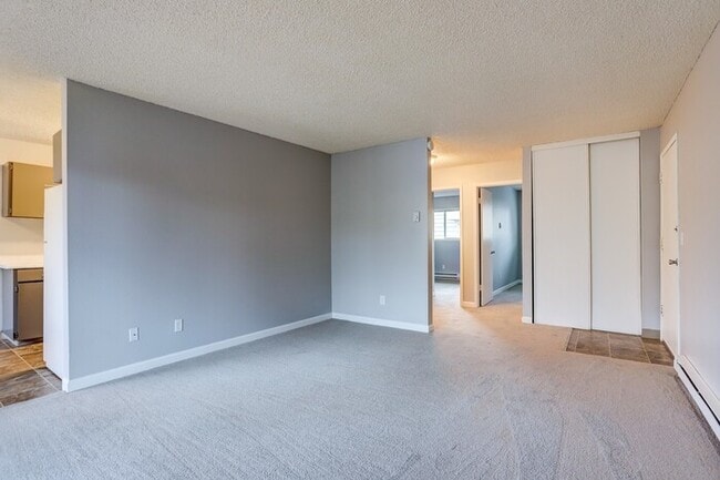 Building Photo - Spacious 2BR Upper Unit – $1495 includes W...
