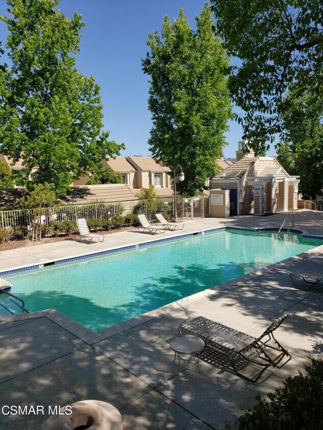 Foto del edificio - 24520 McBean Pkwy