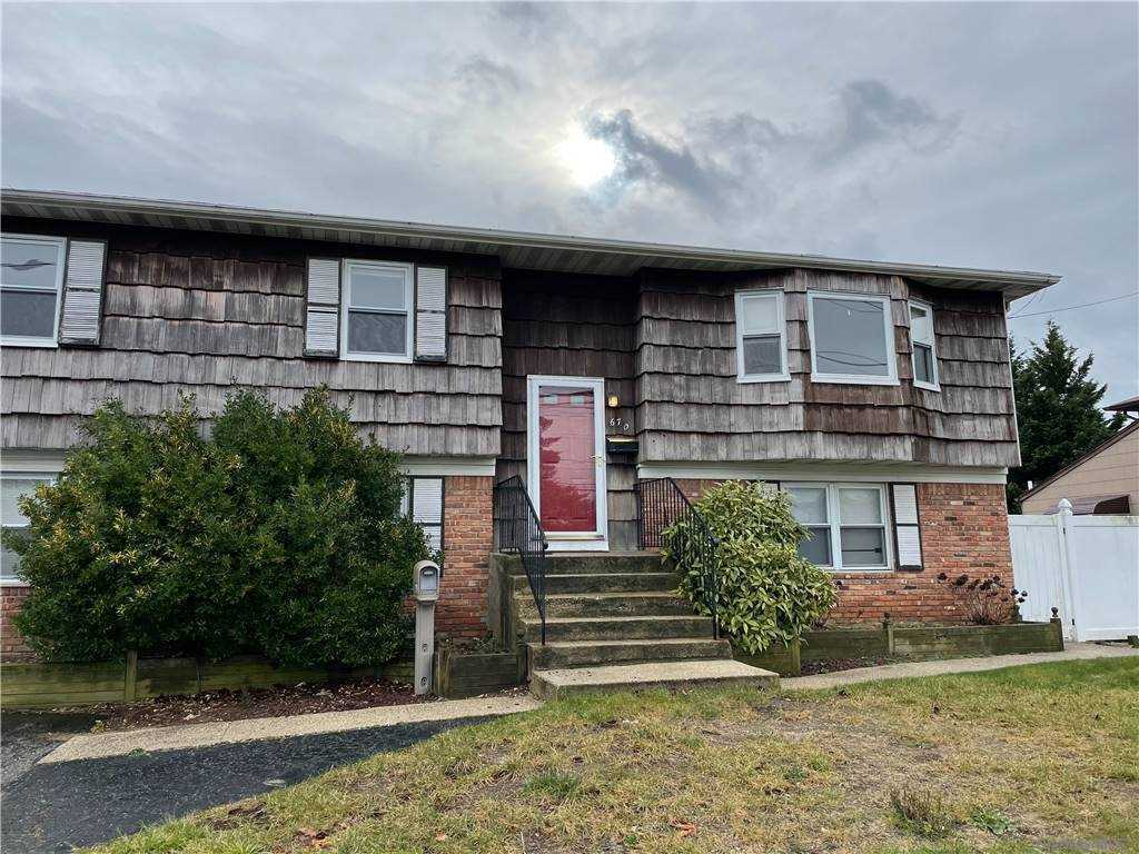 Building Photo - 670 Long Island Ave