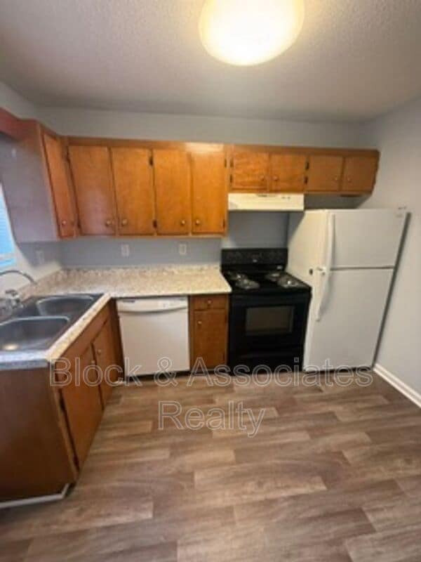Building Photo - 302 Reece Ave