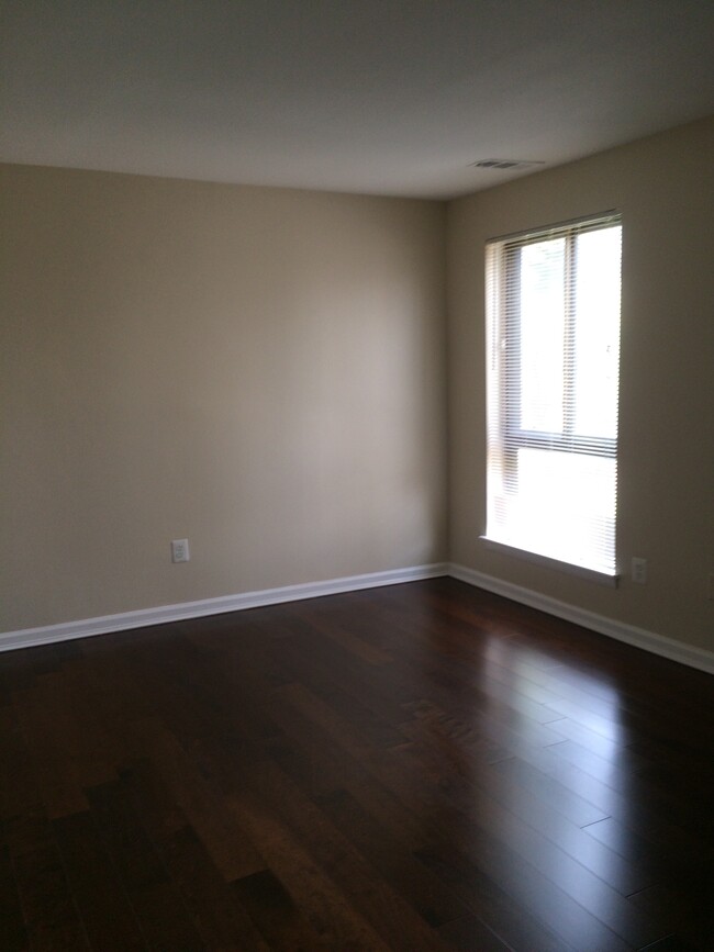 Foto del edificio - 11204 Chestnut Grove Sq
