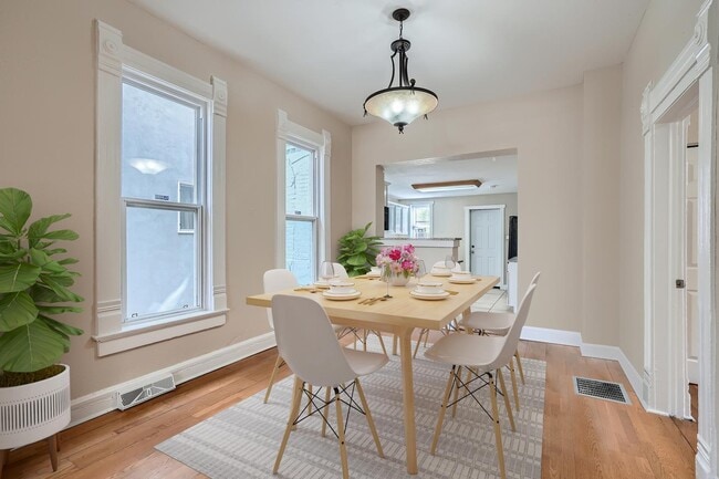 Foto del edificio - Beautiful Lincoln Park home by Art District on Santa Fe