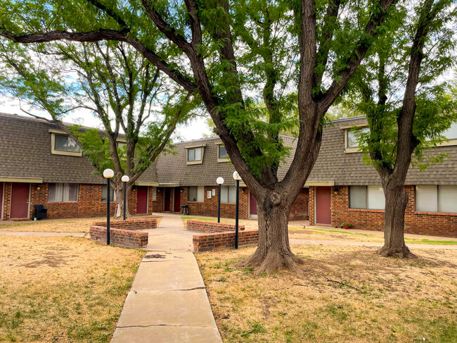 Building Photo - Four Seasons Apartments