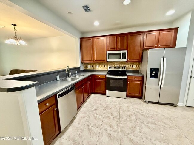 Foto del edificio - 6967 Roundleaf Dr