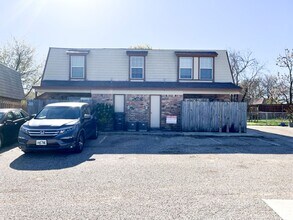 Building Photo - 2302 Wales Cir