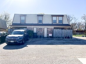 Building Photo - 2302 Wales Cir