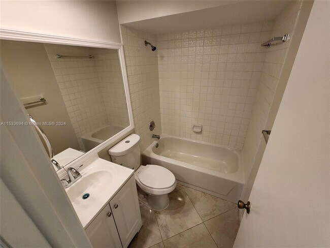 Building Photo - 1562 Springside Dr