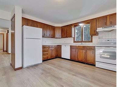 Building Photo - 24 Riverview St