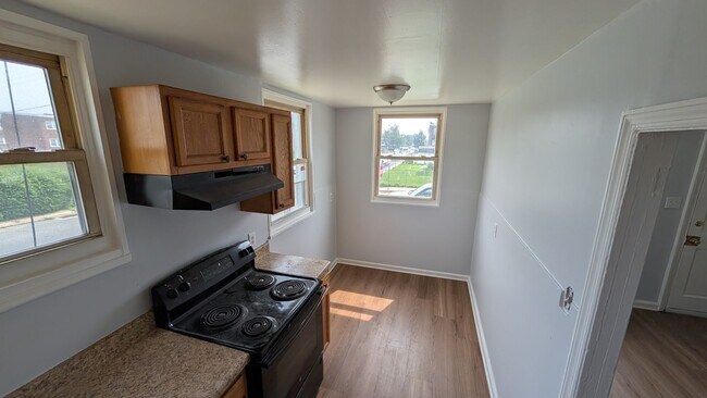 Building Photo - 3 Bedroom end unit with off-street parking
