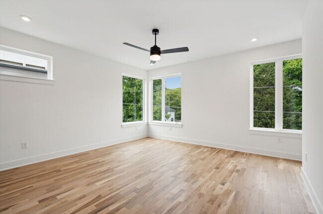 Foto del edificio - 1237 Memorial Dr SE