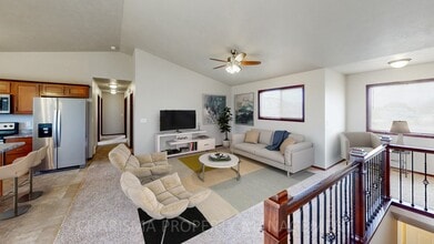 Building Photo - 330 Vernon Dr
