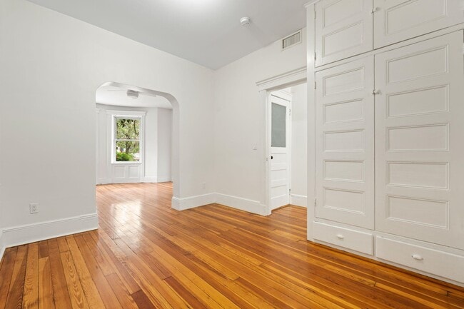Building Photo - 114 Shippen St