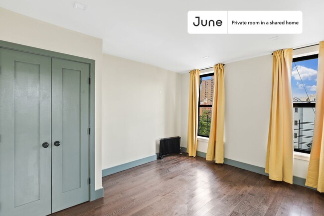 Building Photo - Private bedroom in 2 bed/1 bath Home