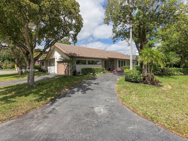 Building Photo - 8491 Gatehouse Rd