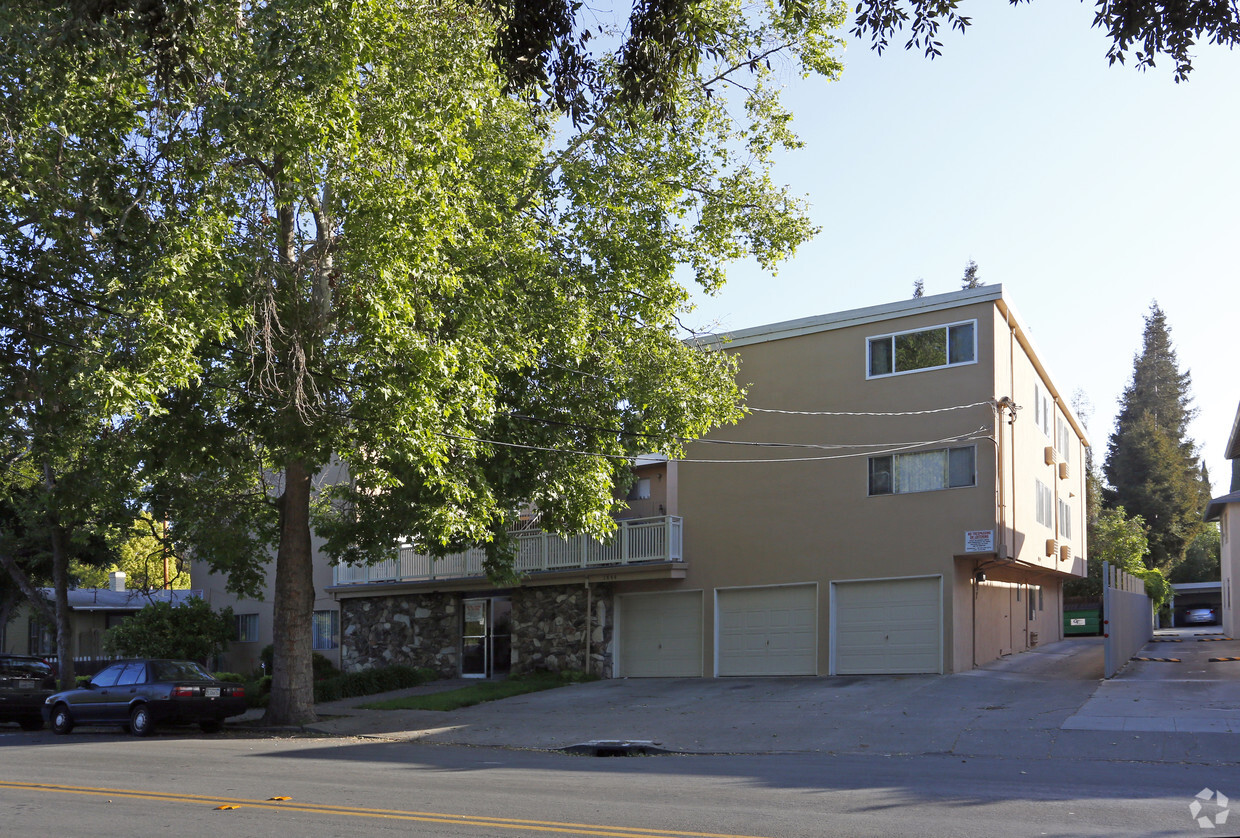 Primary Photo - Park Avenue Apartments