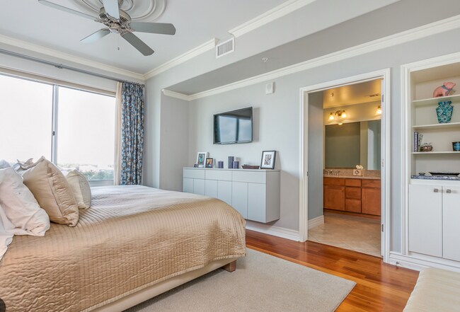 Photo - 215 Center St Apartment