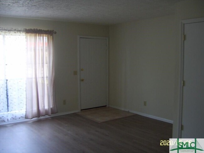 Building Photo - 826 Tibet Ave