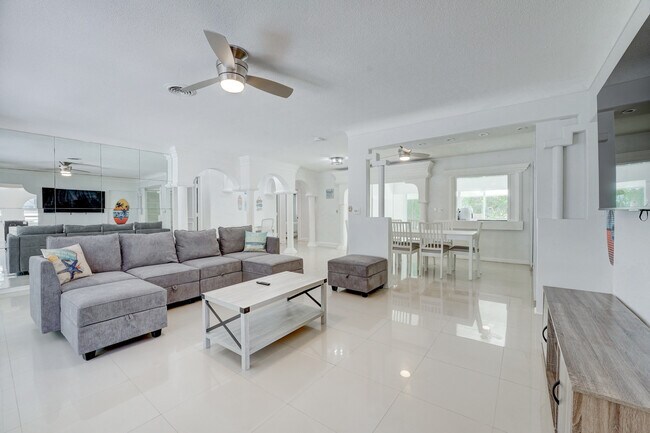 Foto del edificio - 5451 NE 22nd Ave