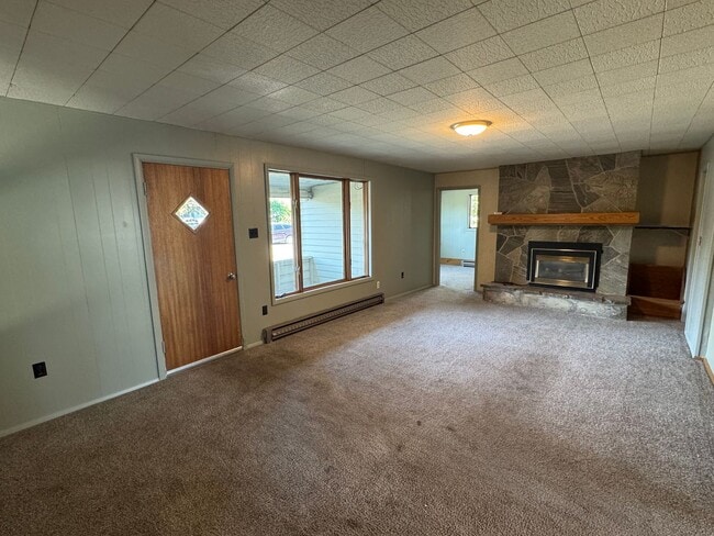 Building Photo - Incredible Downtown Location - 3 BR Home just blocks from Main Street