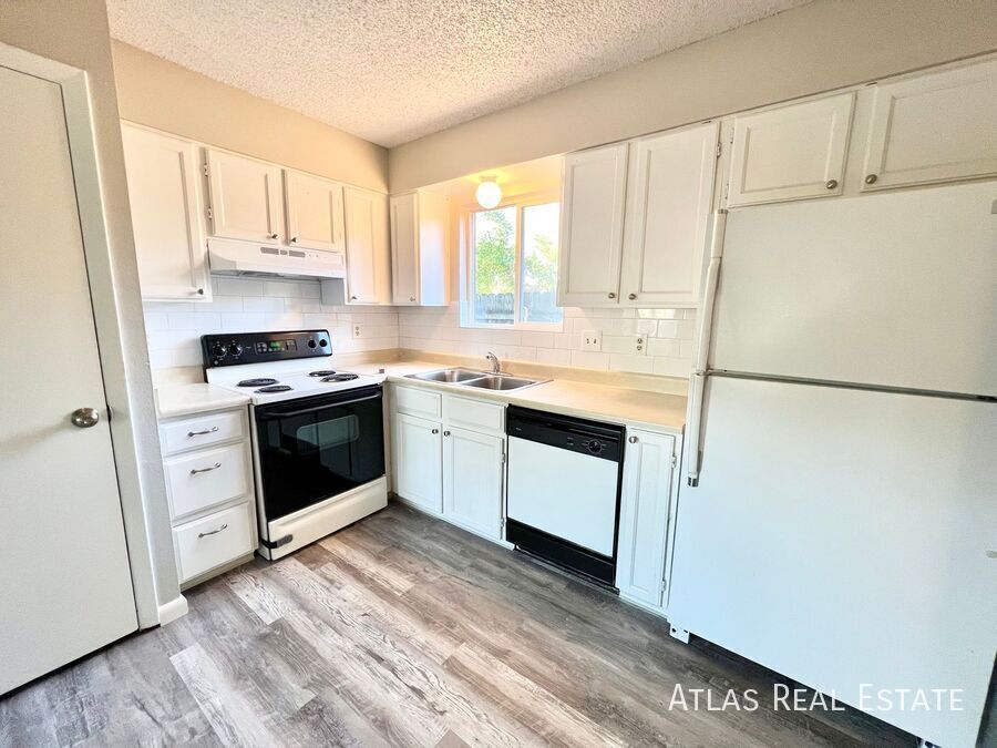 Foto principal - BEAUTIFUL AND SPACIOUS 2 BEDROOM 2 BATHROO...