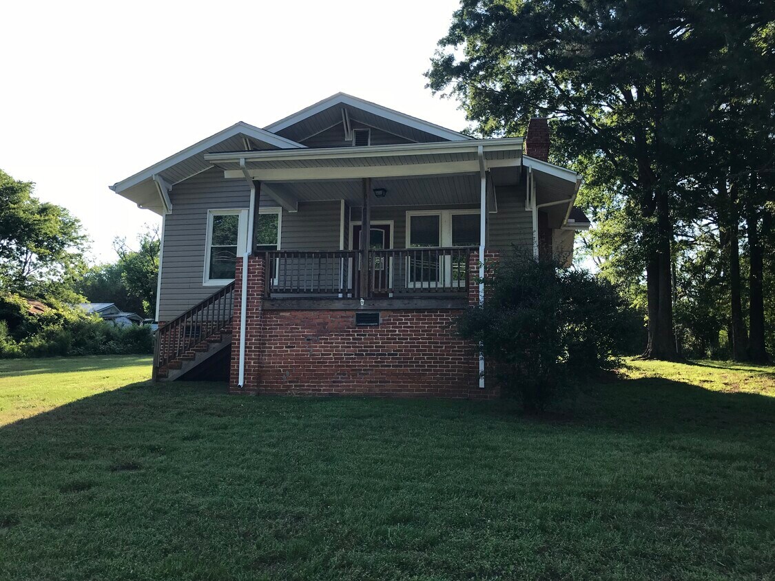 Primary Photo - 108 S Thomas St