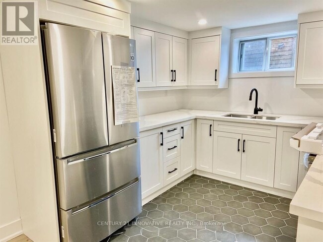 Building Photo - 127 Treeview Dr